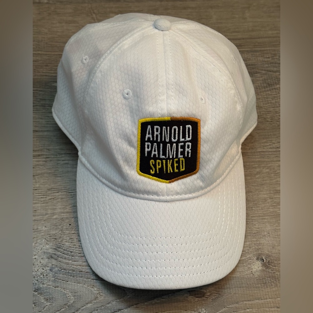⛳️New ‘Callaway’ white adjustable hat with fun logo